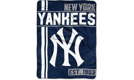 The Northwest Co 1MLB-05903-0020-RET yankees Walk Off Throw