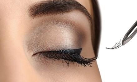 Up to 40% Off on Eyelash Extensions at Dee lashes