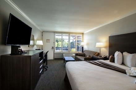 Up to 37% Off on Lodging Rental - Non-Overnight - Couples at Palm Garden Hotel