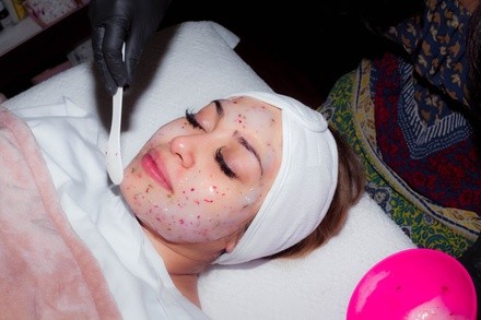 Up to 44% Off on In Spa Facial (Type of facial decided by customer) at I Serve Skin