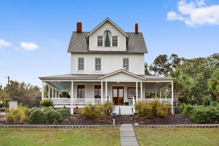 Up to 36% Off on Lodging Rental - Non-Overnight - Couples at Surf Song Bed & Breakfast