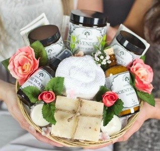 Up to 56% Off on Sweets Gift Basket Delivery at Queen Status