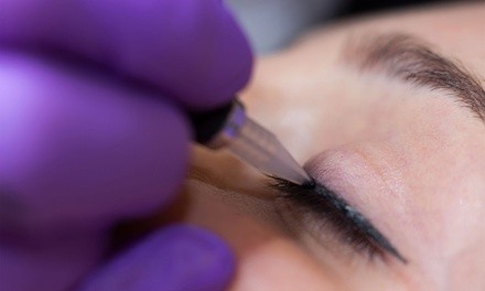 Permanent Eyeliner for the Upper Eyelids with Optional Touchup at Contornos Studio (Up to 53% Off)