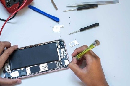 Up to 89% Off on Mobile Phone / Smartphone Repair at On Spot Repair