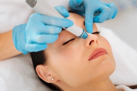 Up to 52% Off on Facial - HydraFacial at Aken Beauty Lounge