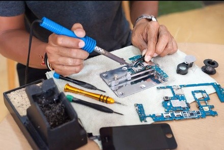 Up to 89% Off on On Location Cell Phone Repair at 88 Repairs