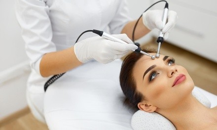 One or Three Non-Surgical Microcurrent Face-Lifts at VITA Body club(Up to 68% Off)