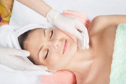 60 Mins Rejuvenating Facial with Signature Massage — Oya Beauty