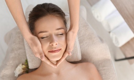 Up to 42% Off on In Spa Facial (Type of facial decided by customer) at Renew Skinn Studio