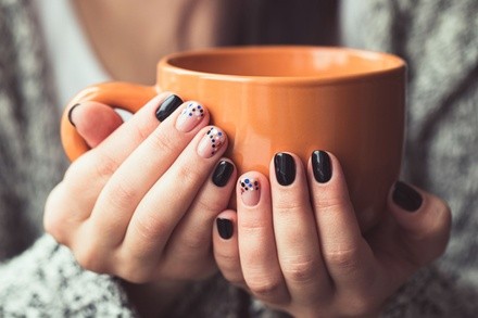 Up to 40% Off on Nail Spa/Salon - Shellac / No-Chip / Gel at Pampered & Polished Spa