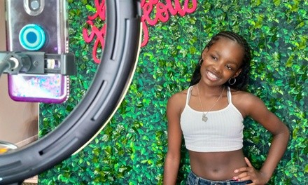 $12 for One 60-Minute General-Admission Ticket to Icona Selfie Museum ($15 Value)