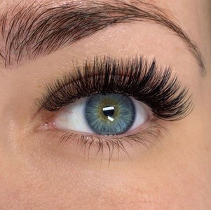 Up to 40% Off on Eyelash Extensions at Lone Star Beauty