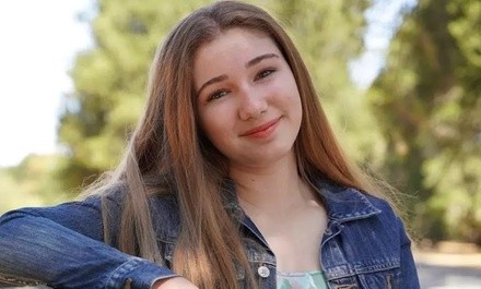 Up to 70% Off on 30, 45 or 60- minutes Outdoor Full Portrait Session (1-7 people) at Makaila Drew Photography