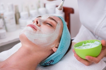 Up to 38% Off on Facial - HydraFacial at Paramedical Pigments