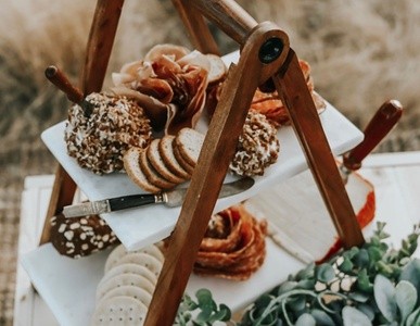 Up to 36% Off on Picnic Style Dining at Peak_nique