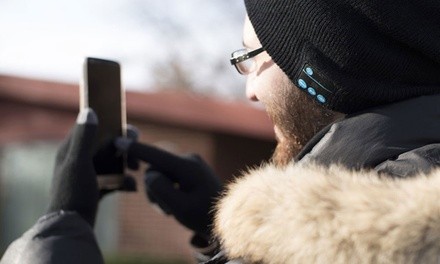 Black Label Innovations Wireless Bluetooth Beanie and Touchscreen Gloves Set